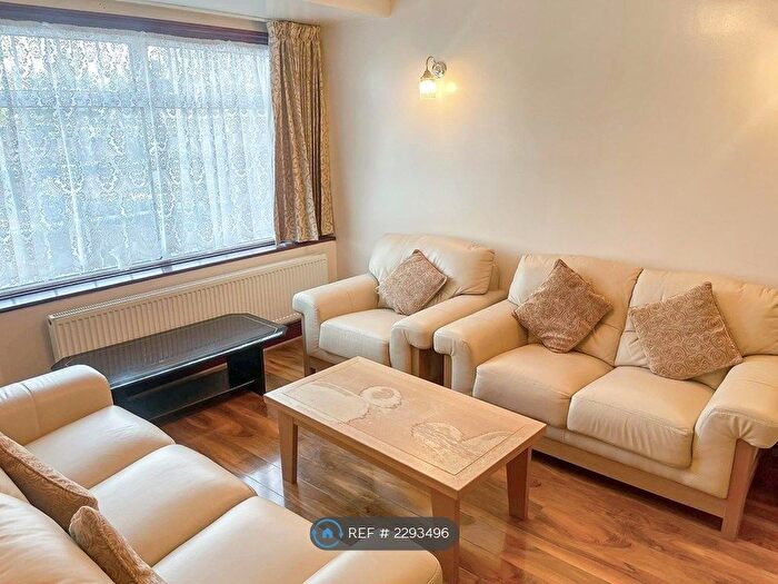 4 Bedroom Terraced House To Rent In Waxlow Crescent, Southall, UB1