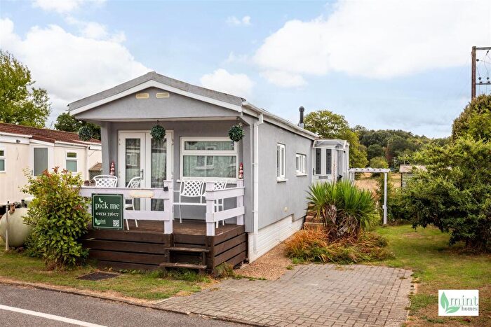 1 Bedroom Park Home For Sale In Rose Park, Addlestone, KT15