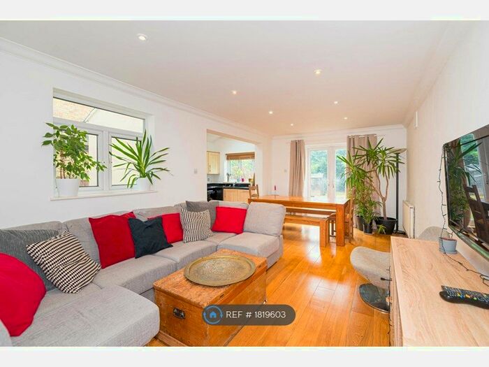 4 Bedroom Flat To Rent In Streatham, London, SW16