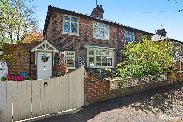 3 Bedroom Semi-Detached House For Sale In Flers Avenue, Warrington, WA4
