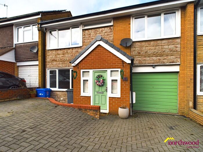 3 Bedroom Semi-Detached House To Rent In Eaveswood Road, Bucknall Stoke On Trent, ST2