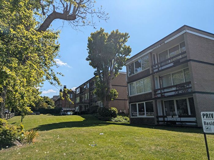 2 Bedroom Flat To Rent In Highgate Edge, Great North Road, East Finchley, N2