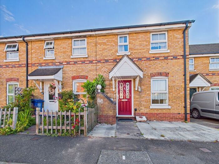 2 Bedroom End Of Terrace House For Sale In Fyfield Drive, South Ockendon, RM15