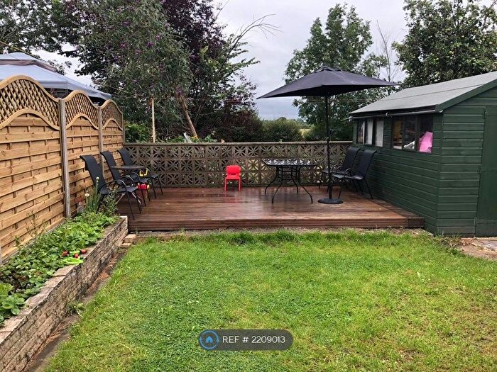 4 Bedroom Semi-Detached House To Rent In South Park Way, South Ruislip, HA4