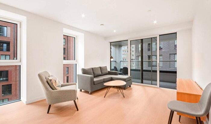 2 Bedroom Flat To Rent In Deacon Street, Elephant And Castle, London, SE17