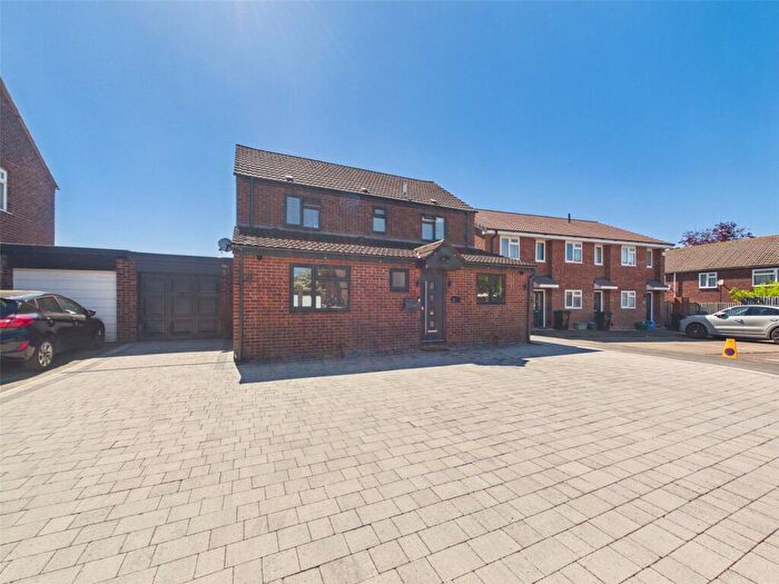 4 Bedroom Detached House For Sale In Jewson Close, Tuffley, Gloucester, Gloucestershire, GL4