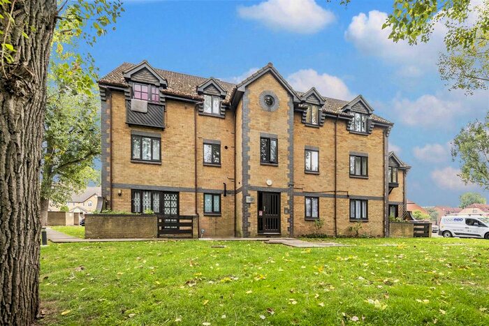 2 Bedroom Flat To Rent In Shellduck Close, London, NW9