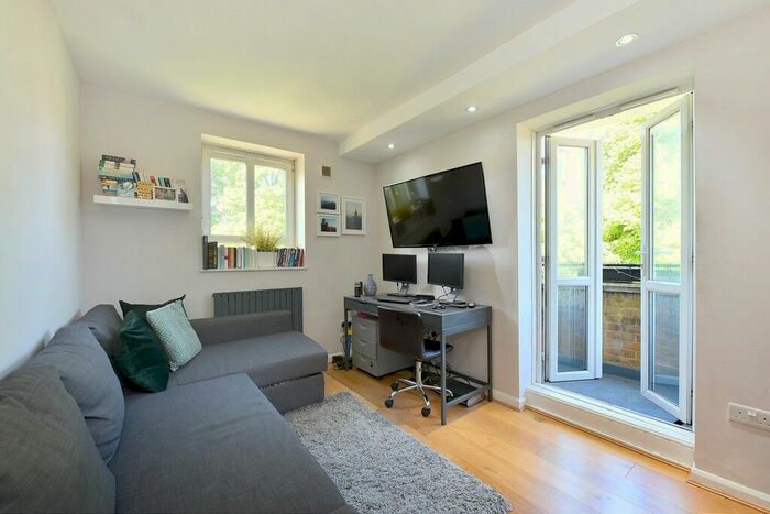 1 Bedroom Flat To Rent In Mornington Avenue, West Kensington, W14