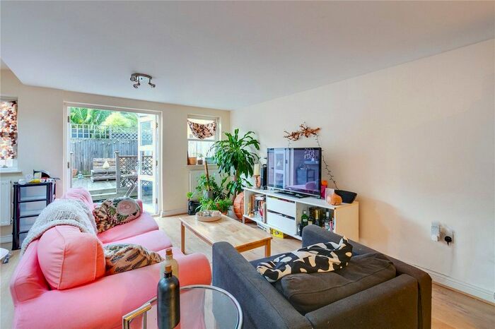 2 Bedroom Flat To Rent In Hubert Grove, London, SW9