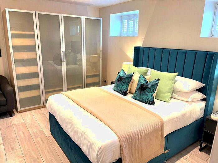 2 Bedroom Flat To Rent In The Pantiles, Finchley Road, London, NW11