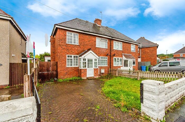 3 Bedroom Property To Rent In North Crescent, Featherstone, Wolverhampton, WV10