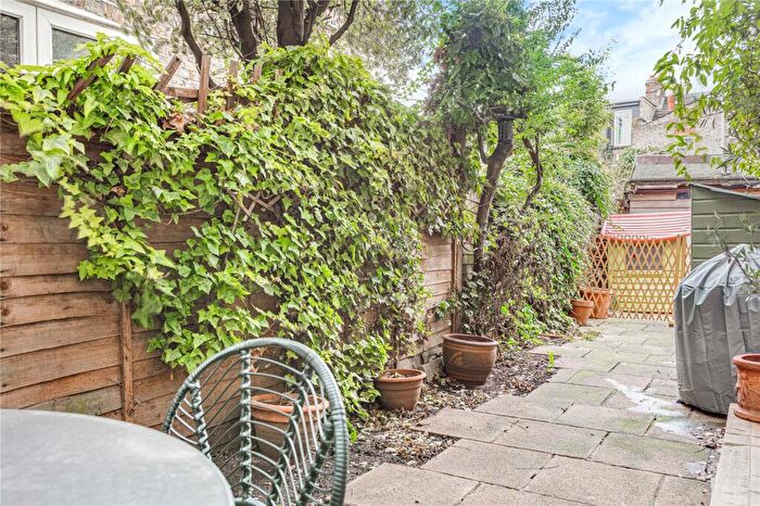 2 Bedroom Flat To Rent In Cowley Road, Mortlake, SW14