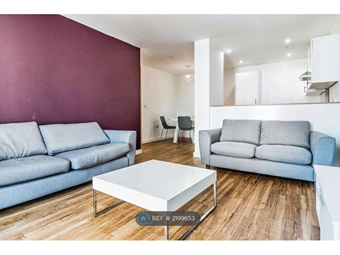 3 Bedroom Flat To Rent In Michigan Point Tower B, Salford, M50