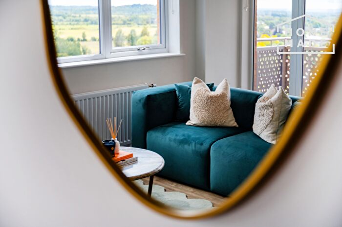 1 Bedroom Flat To Rent In River View, TW18