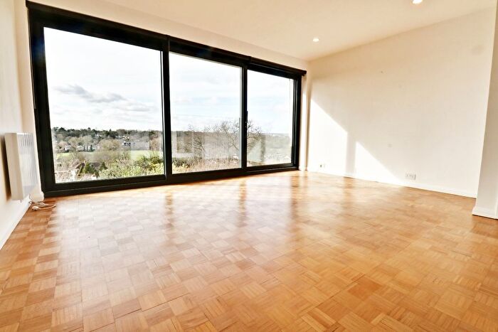 2 Bedroom Maisonette To Rent In Oaklands Road, Bromley, Kent, BR1