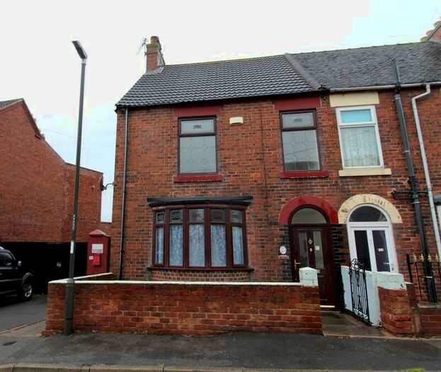 3 Bedroom Semi-Detached House To Rent In Oversetts Road, Swadlincote, DE11