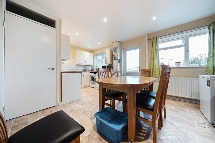 3 Bedroom End Of Terrace House For Sale In Newbury, Berkshire, RG14