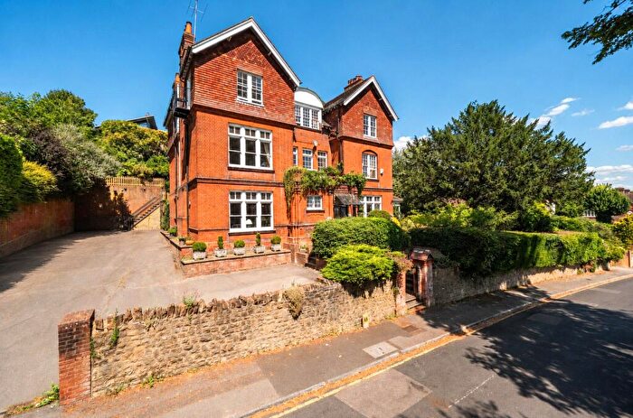 2 Bedroom Flat For Sale In Guildown Road, Guildford, Surrey, GU2