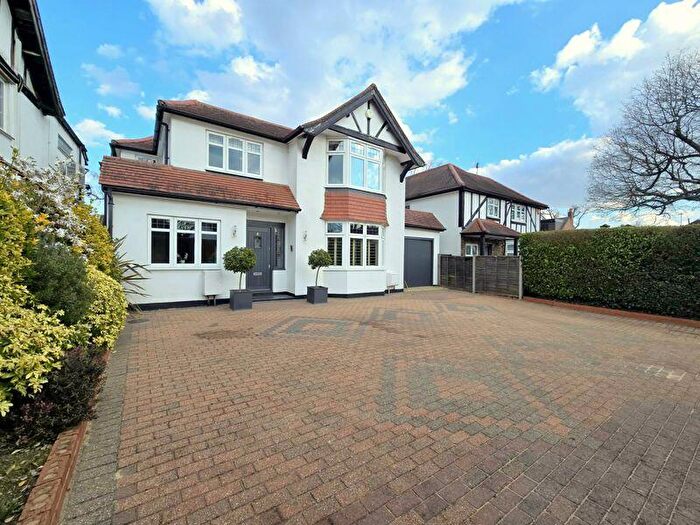 5 Bedroom Detached House For Sale In Bellfield Avenue, Harrow Weald, HA3