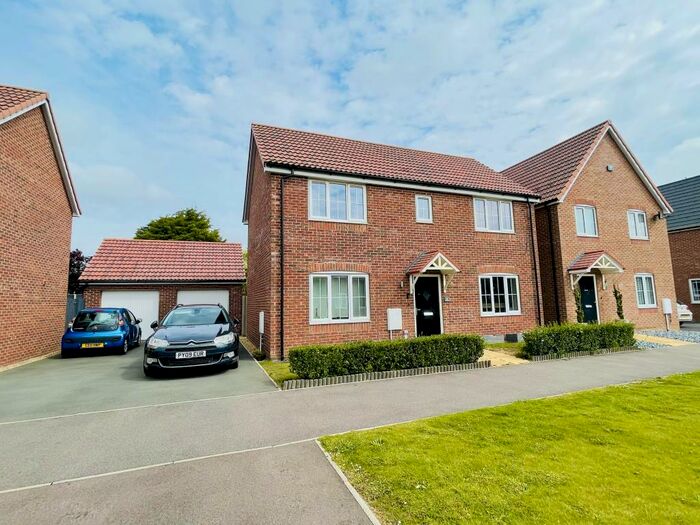 3 Bedroom Hotel Room To Rent In Willow Court, Cowbit, Spalding, PE12