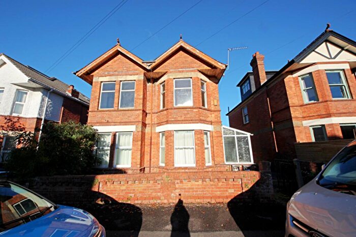 2 Bedroom Flat To Rent In Richmond Wood Road, Charminster, Bournemouth, BH8