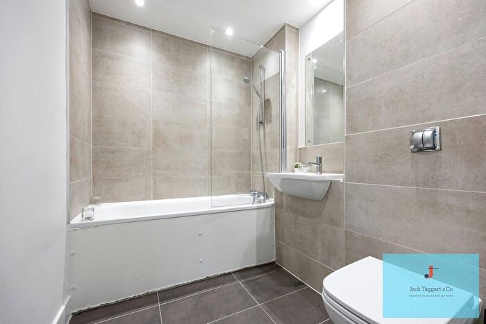 1 Bedroom Flat For Sale In Hove Park Gardens, Hove, BN3
