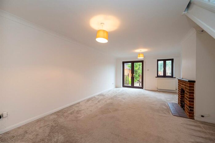 3 Bedroom End Of Terrace House For Sale In Broad Gardens, Portsmouth, PO6