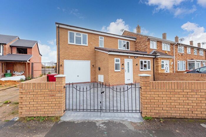 3 Bedroom Terraced House For Sale In Garrard Road, Slough, SL2