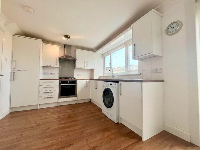 3 Bedroom Terraced House To Rent In Cheshunts, Basildon, SS13