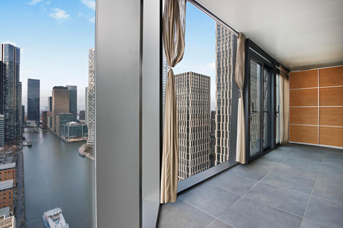 3 Bedroom Apartment For Sale In Dollar Bay Point, Dollar Bay Place, E14