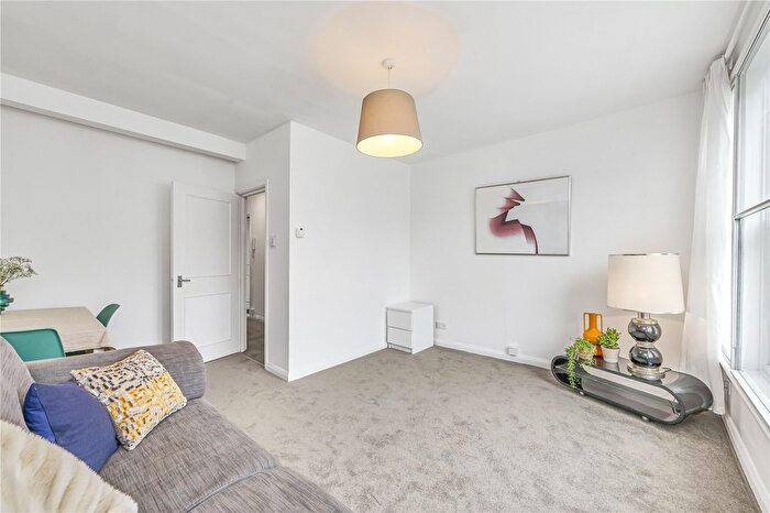 2 Bedroom Flat For Sale In Stockwell Road, London, SW9