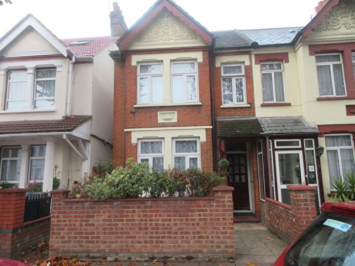 3 Bedroom End Of Terrace House To Rent In Alexandra Avenue, Southall, UB1