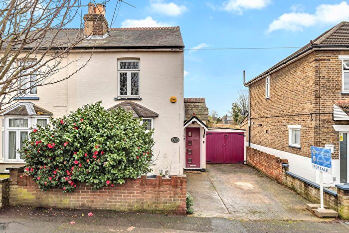 2 Bedroom Semi Detached House For Sale In Shaftesbury Road, Romford, RM1