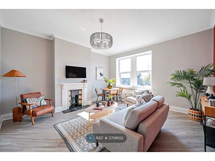 3 Bedroom Maisonette To Rent In Hookstone Road, Harrogate, HG2