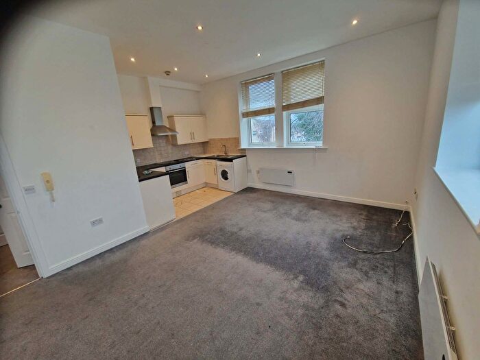 2 Bedroom Flat To Rent In Main Street, Wakefield, WF3