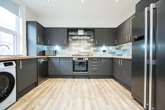 6 Bedroom House To Rent In Burchett Terrace, Leeds, LS6