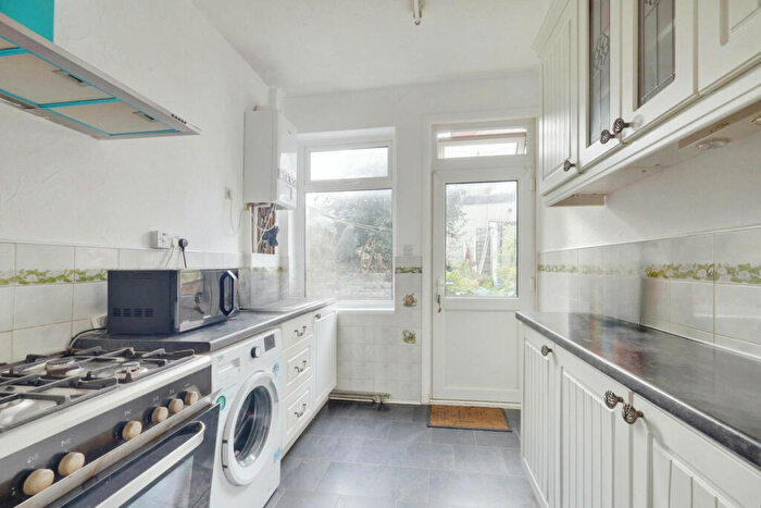 3 Bedroom Terraced House For Sale In Fairfax Drive, Westcliff-on-sea, SS0