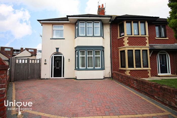 3 Bedroom Semi-Detached House For Sale In Glenmere Crescent, Thornton-Cleveleys, FY5