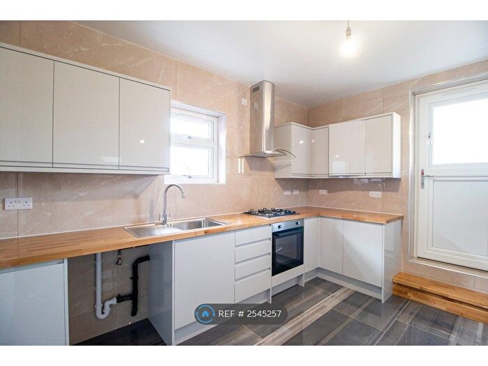 3 Bedroom Maisonette To Rent In Central Park Road, London, E6