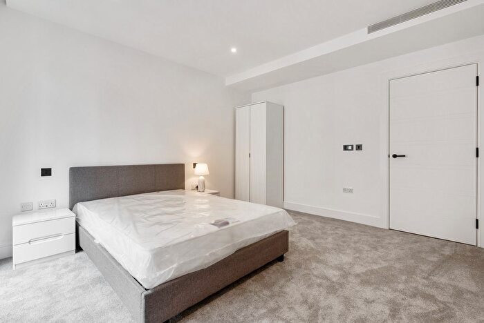 3 Bedroom Flat To Rent In Palmer Road, London, SW11