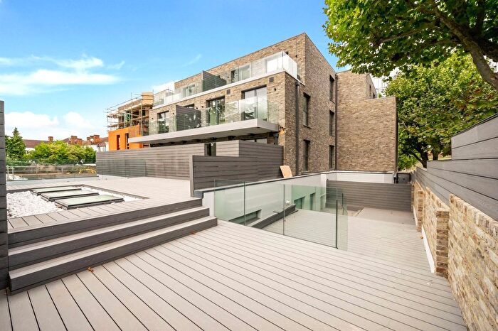 3 Bedroom Flat For Sale In Chancellor Court, Regents Park Road, Finchley, London, N3