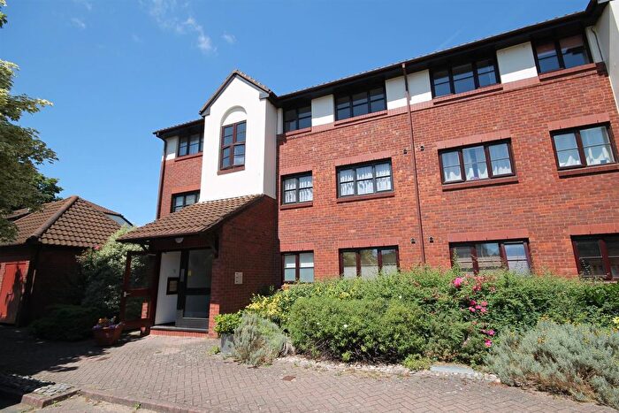 2 Bedroom Flat To Rent In Violet Close, Wallington, SM6
