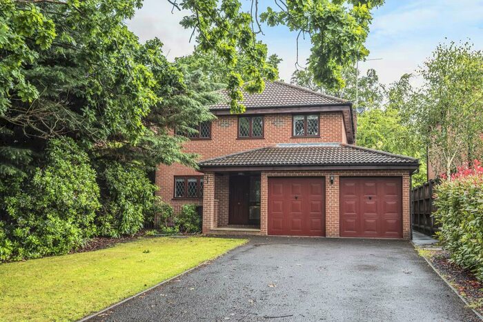 4 Bedroom Detached House To Rent In Frimley, Surrey, GU16