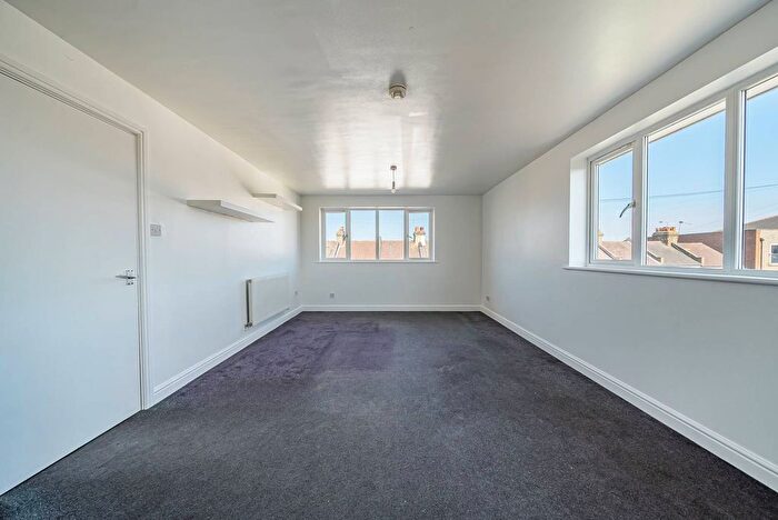 1 Bedroom Flat To Rent In Miles Road, Mitcham, CR4