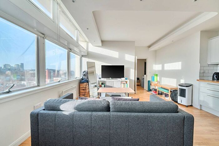 2 Bedroom Flat For Sale In Metro Central Heights, Elephant And Castle, London, SE1