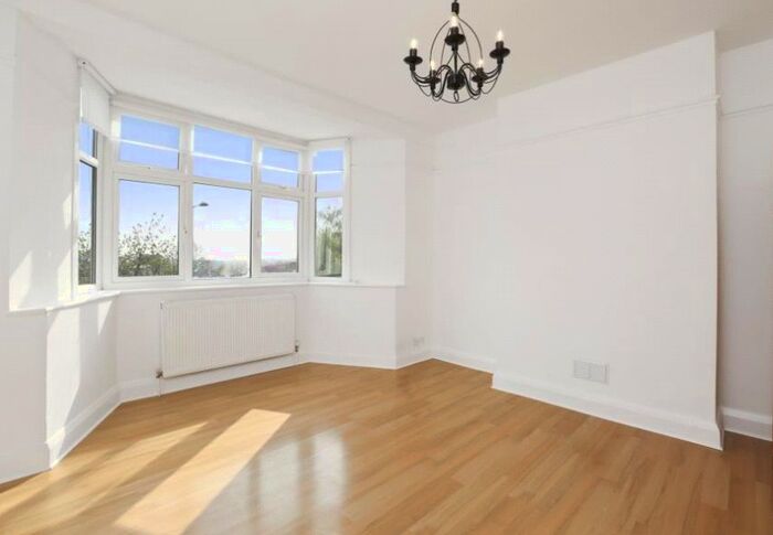 2 Bedroom Apartment To Rent In East End Road, East Finchley, N2
