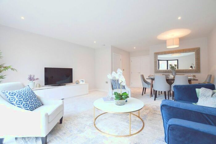 4 Bedroom End Of Terrace House To Rent In Speakers Court, St. James's Road, Croydon, CR0