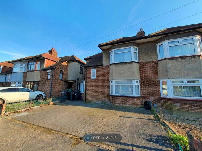 4 Bedroom Semi-Detached House To Rent In Burslem Avenue, Ilford, IG6
