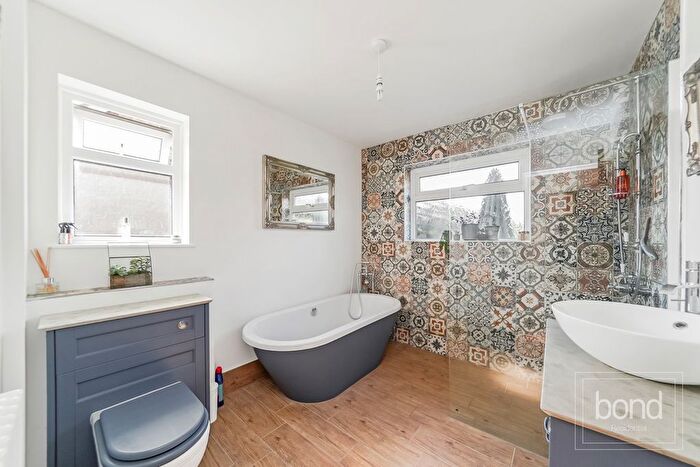 3 Bedroom Chalet For Sale In Chignal Road, Chelmsford, CM1