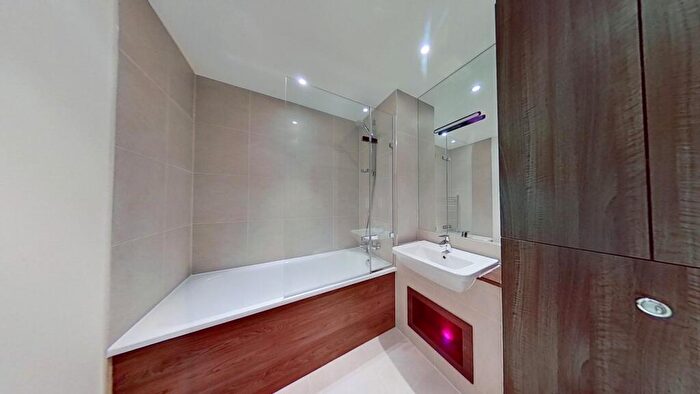 1 Bedroom Apartment For Sale In Waterhouse Apartments, Saffron Central Square, Croydon, CR0